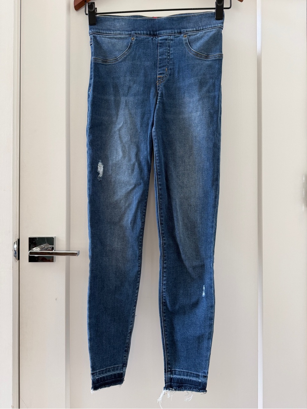 Spanx Women's Medium Wash Distressed Blue Skinny Jeans Raw Hem Size SP - Picture 4 of 9